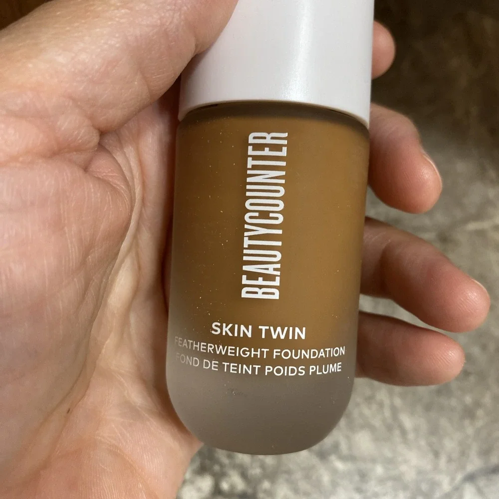 BNIB BEAUTYCOUNTER Skin Twin Featherweight Foundation‎ 1 fl oz Each Dark 510